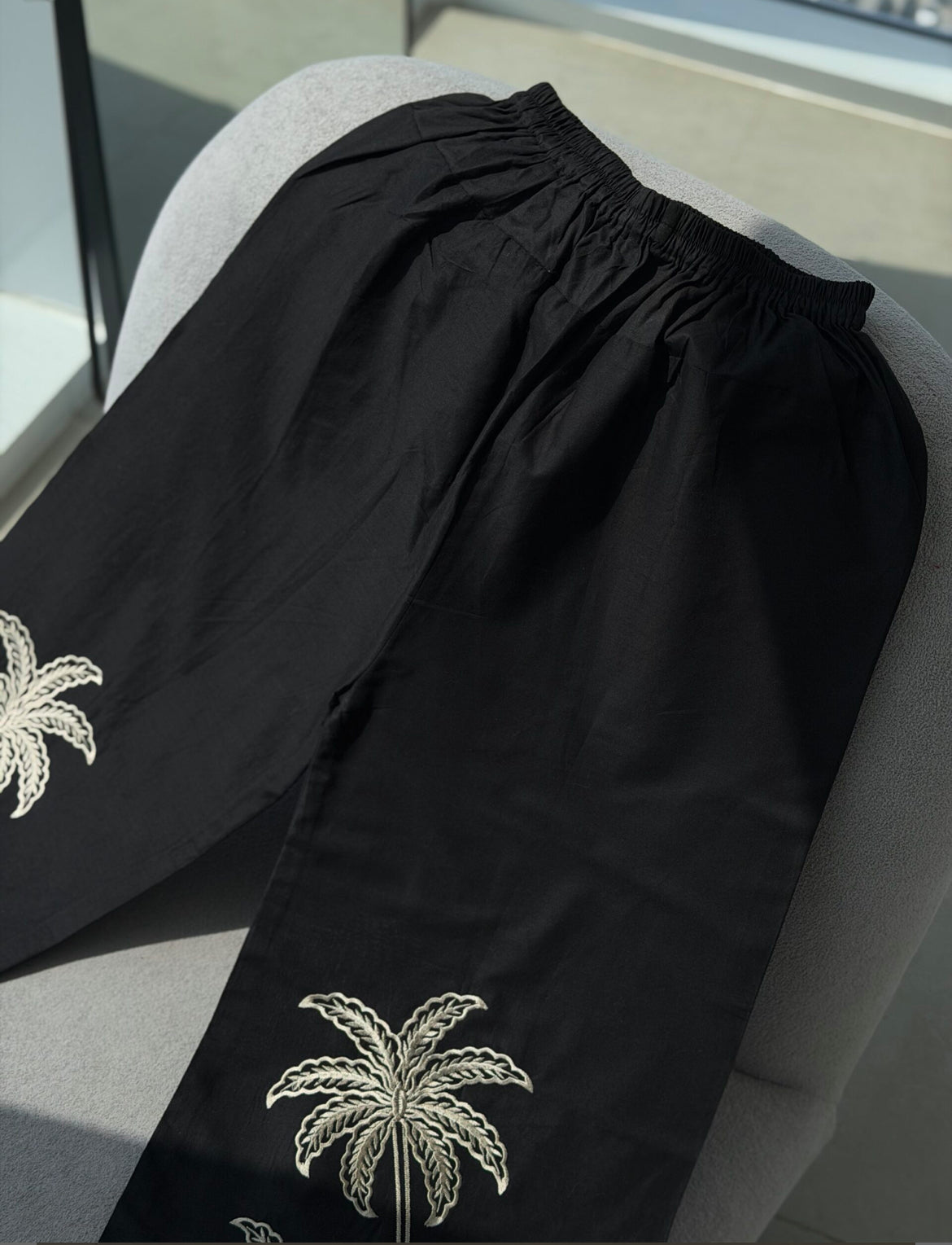 BLACK PALM